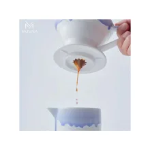 قهوه ساز v60 سایز 01 با سرور سرامیکی لبه رنگی آبی MUVNA