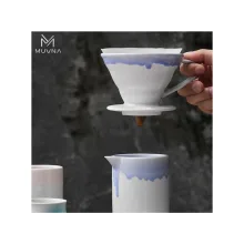 قهوه ساز v60 سایز 01 با سرور سرامیکی لبه رنگی آبی MUVNA